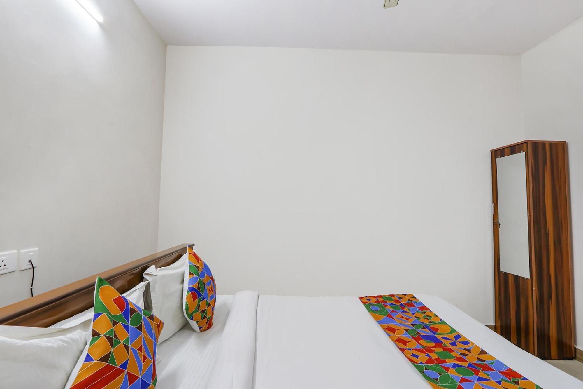 Fabexpress Korner Inn - Sivaji Park Visakhapatnam Exterior foto